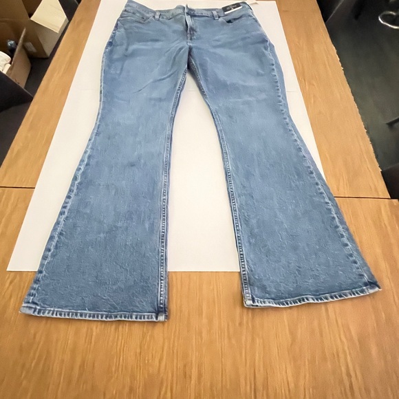 Abercrombie & Fitch Denim - Abercrombie & Fitch Classic Light Blue Flare Jeans size 33 short